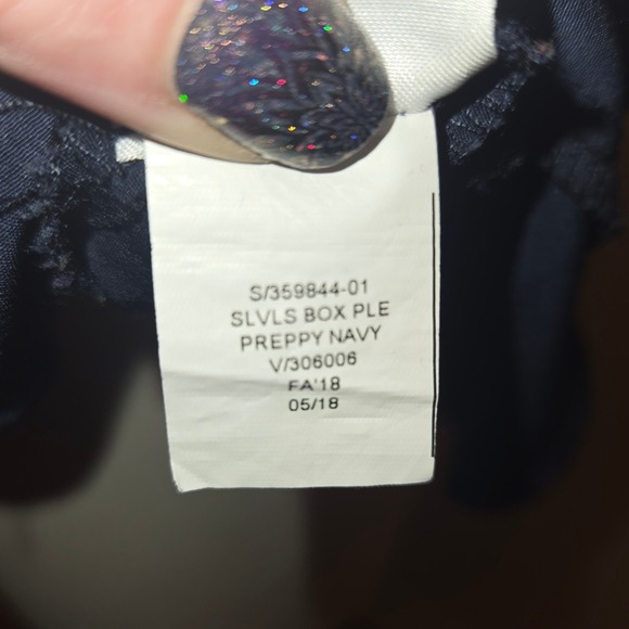 Banana Republic Navy Sleeveless Box Pleat Blouse Women's Size 2 Work- back zip - Picture 10 of 11